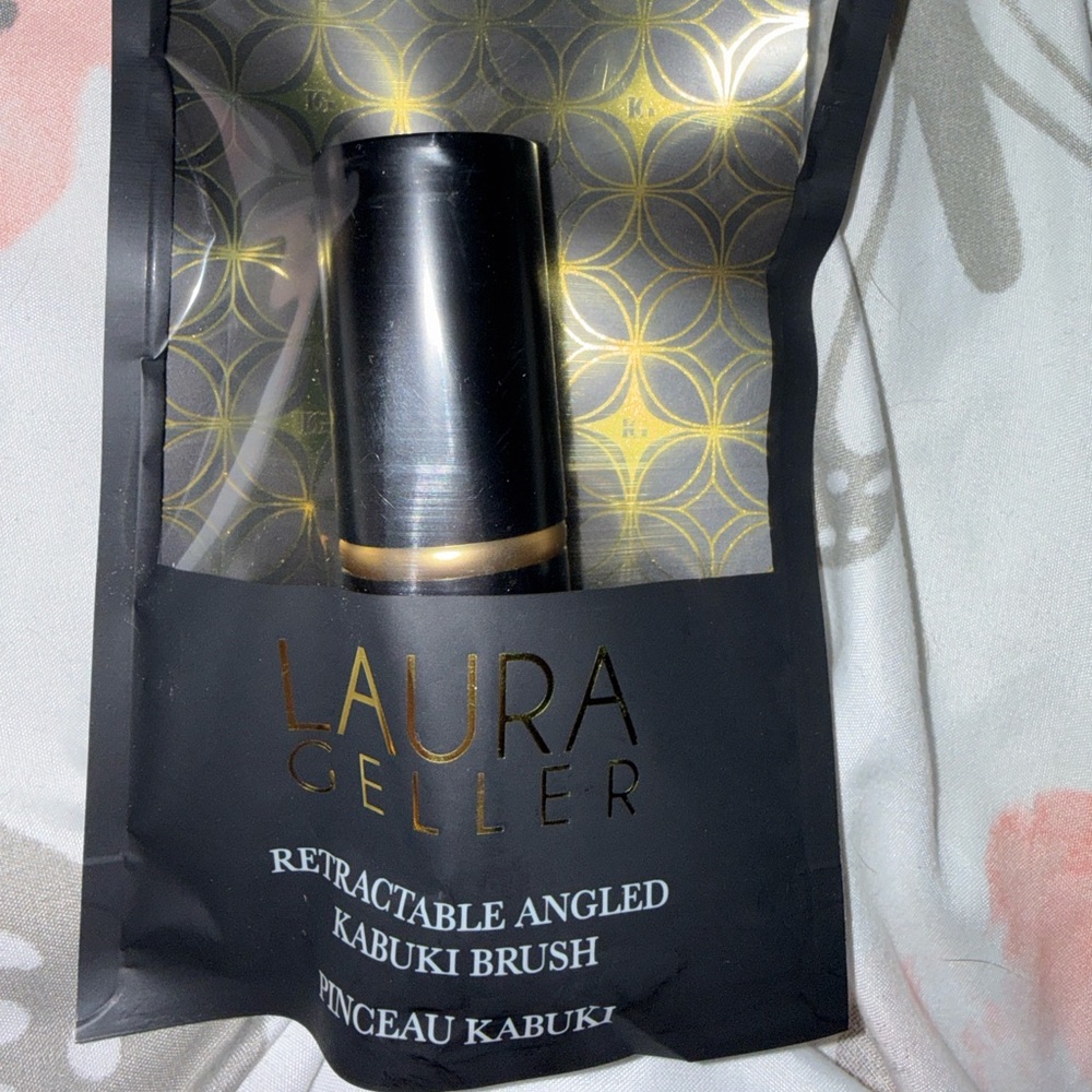 Laura Geller Black Retractable Kabuki Brush